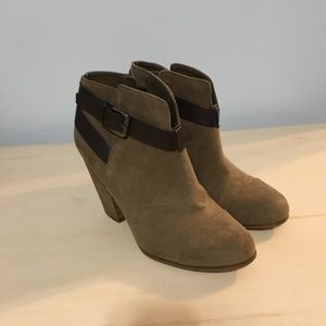 Carlos Santana Ankle Booties/size 9